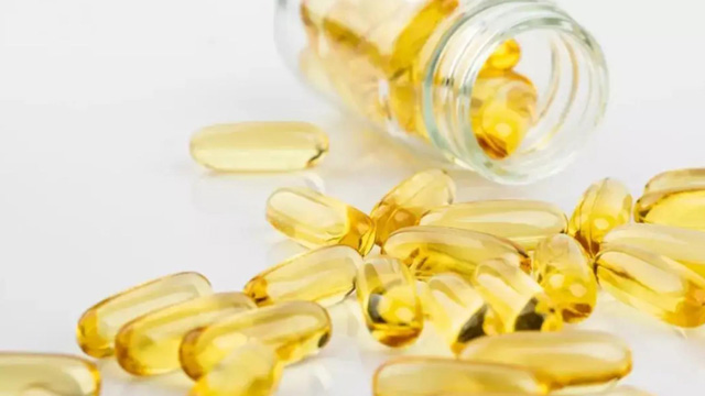 How can fish oil refining equipment manufacturers improve the quality of essential oils